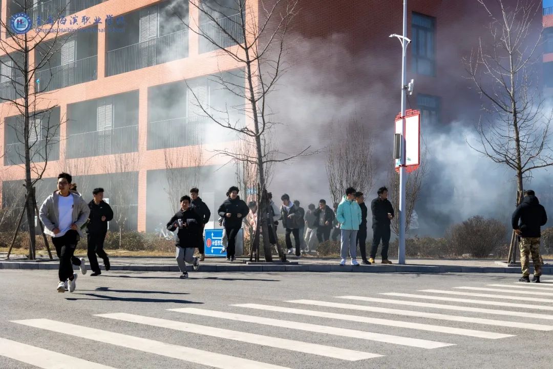 【全环境立德树人】增强消防意识 守护平安校园——我校开展消防逃生应急疏散演练活动